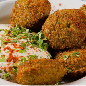 Sebze Eşliğinde Havuçlu Falafel
